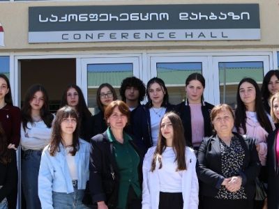 სკოლის მოსწავლეების სტუმრობა  აკადემიაში